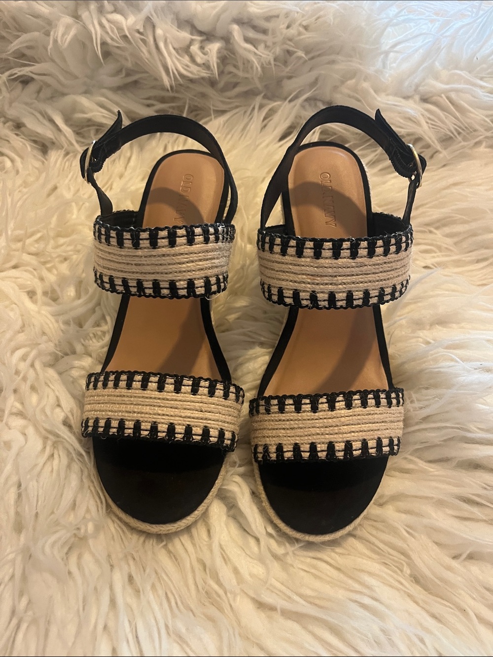 Old Navy Women's Black and Cream Woven Strap Sandals Size 8